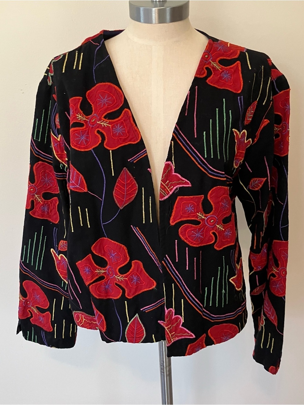 VTG Chicos Women’s Black Cotton Jacket Open Embroidered Flowers Short Artsy Lg